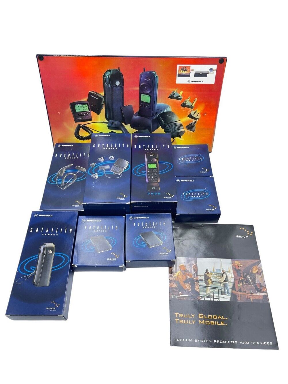 Motorola 9500 Satellite Phone Iridium Network, 2 Batteries, Accessories In Box